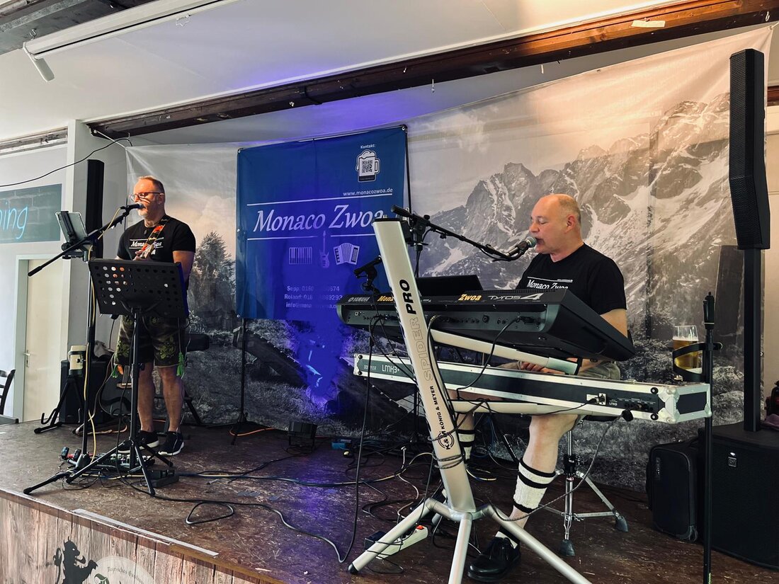 Sommerfest mit Livemusik auf der Straße